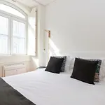 Апартаменты Modern In The Historical Center Лиссабон
